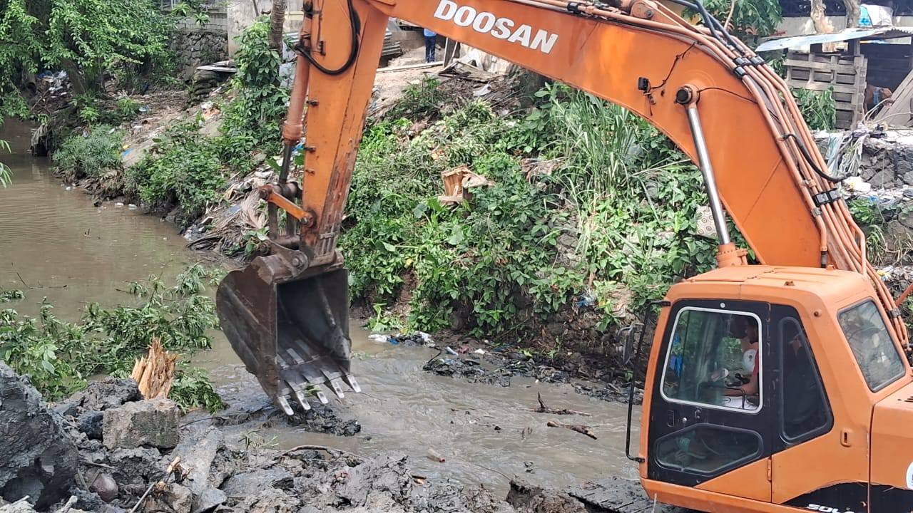 INDRHI INICIA COLOCACIÓN DE MURO DE GAVIONES EN EL SECTOR EL MUELLE DEL RÍO BACUÍ, TRAS GESTIONES DEL DIRECTOR MUNICIPAL WADY CABRERA
