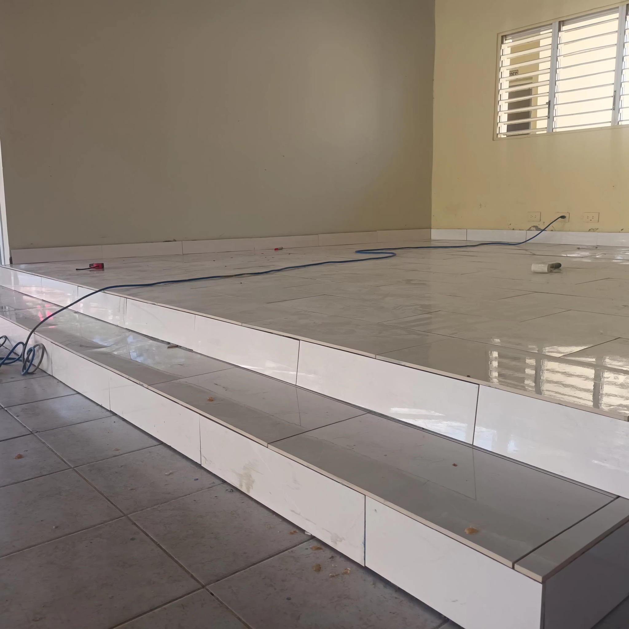 Continúan los trabajos de remozamiento del Club Comunitario Mercedes Celestino